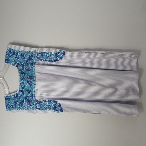 J.MARIE Blue and White Embroidered Mini Dress with pockets, pre-loved medium - Picture 2 of 8